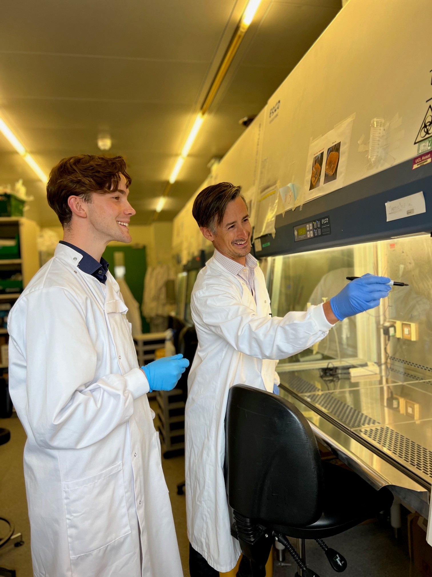 Paul Maciocia and Ciaran Acuna in the lab